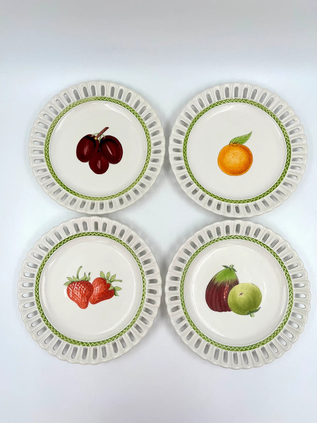 Vintage Italian Pierced Fruit Plates Scalloped Edges and Green Trim Horchow ESTE C.E. Made in Ita... | Etsy (US)