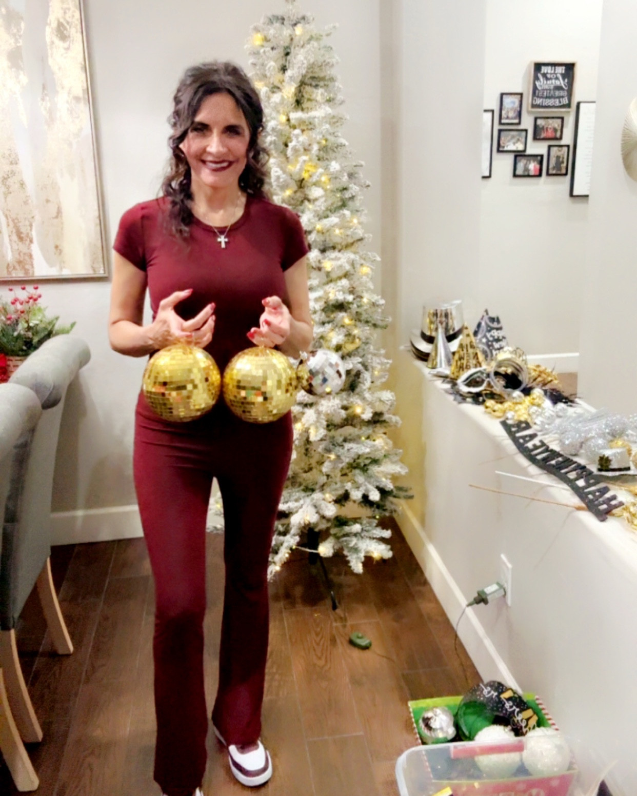 Holiday chaos cleanup but make it comfy ✨
This two-piece = soft, stretchy, and perfect for all the post-Christmas reset.
Linked on LTK because comfy can still be cute 🔗

#ootd #fashionforless


#LTKdayinmylife #LTKHoliday #LTKFindsUnder50