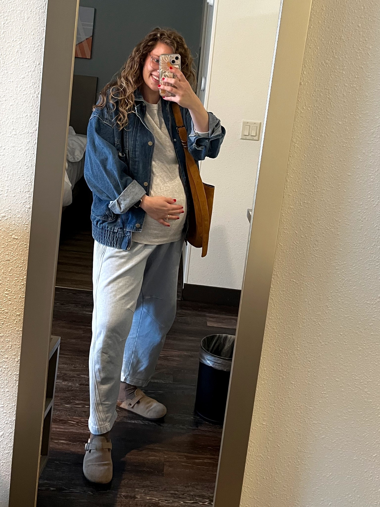 My leaving the hotel and getaway weekend look! Super comfy for this 3rd trimester momma 😍 love that this Jean jacket fits me even now 🥰