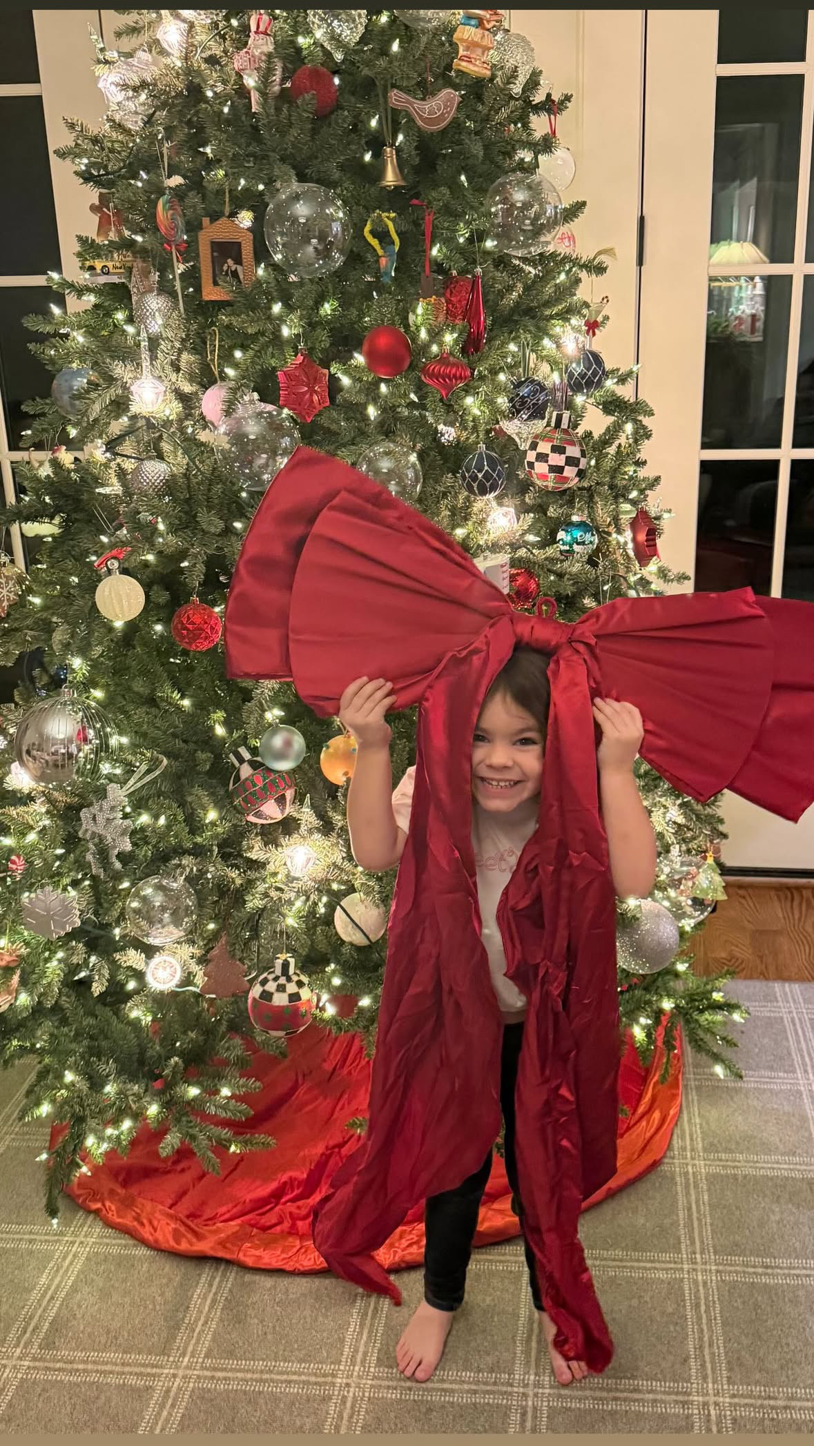 This bow is GORGEOUS. 

christmas tree l christmas l bow 

 