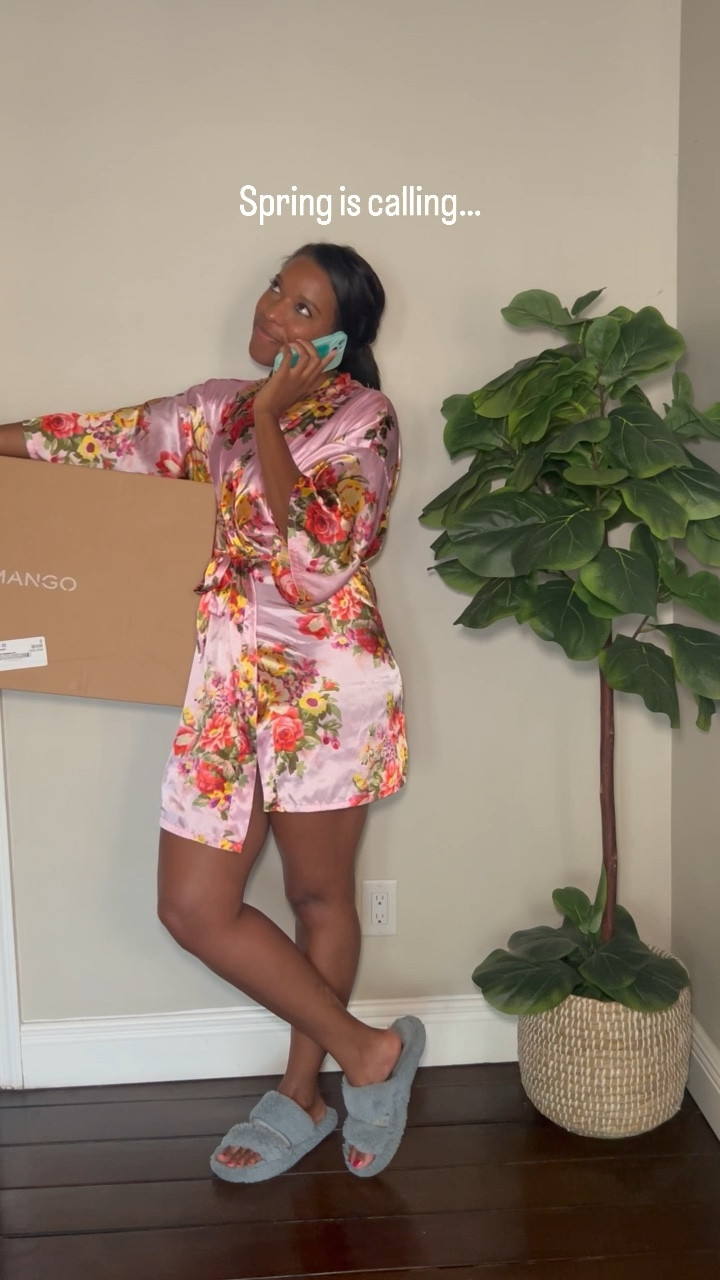 Floral silk robe/fluffy slipperrs

#LTKfindsunder50 #LTKstyletip #LTKbeauty