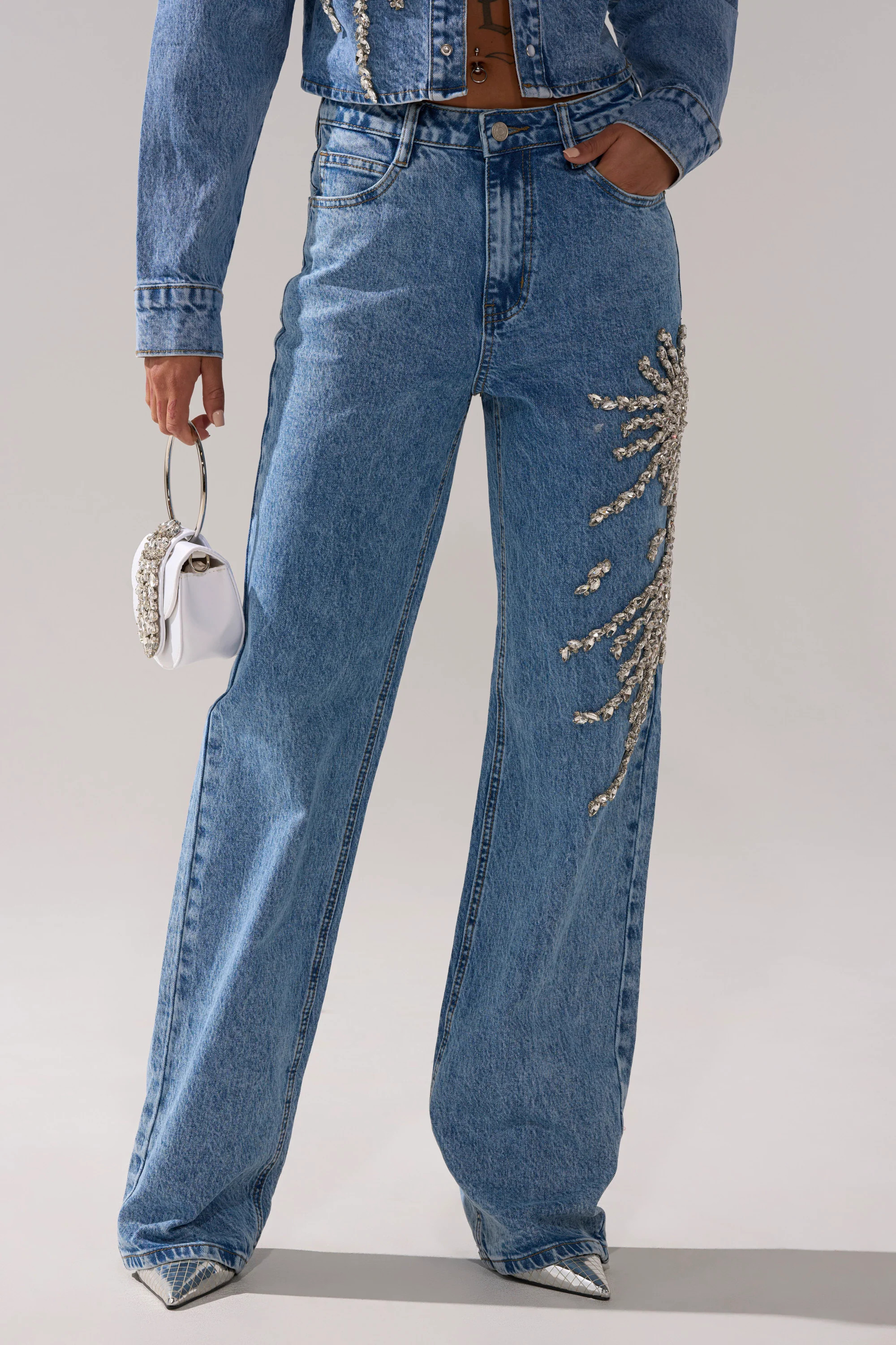 SPARKLE AND SHINE QUEEN RELAXED DENIM | AKIRA