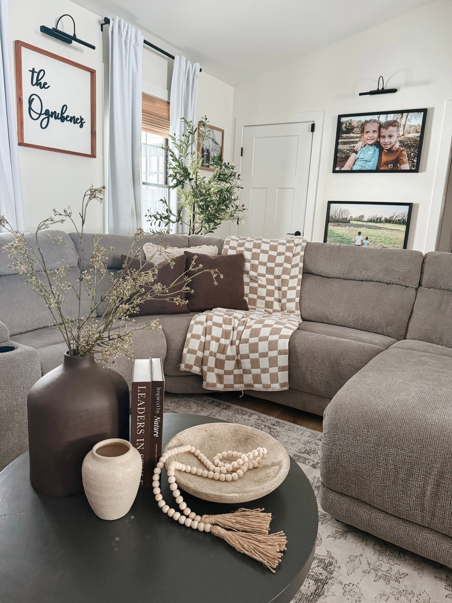 Living roomm

#LTKHome #LTKSeasonal