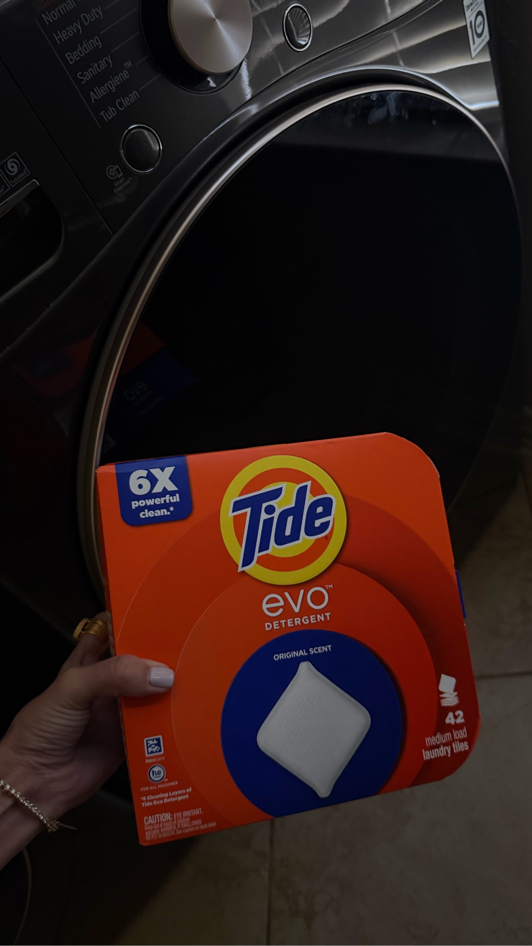 #ad Laundry hack for all the busy gals!! The #TideEvo tiles from @Target are actual game changers! Just load + toss and voila - bright, fresh and unbelievably clean clothes!! Major help for me with a husband who loves tinkering and getting all of his clothes dirtyyy!!! 


#ad #targetpartner #tidepartner #tide @tidelaundry #tide #tideevo

#LTKHome
