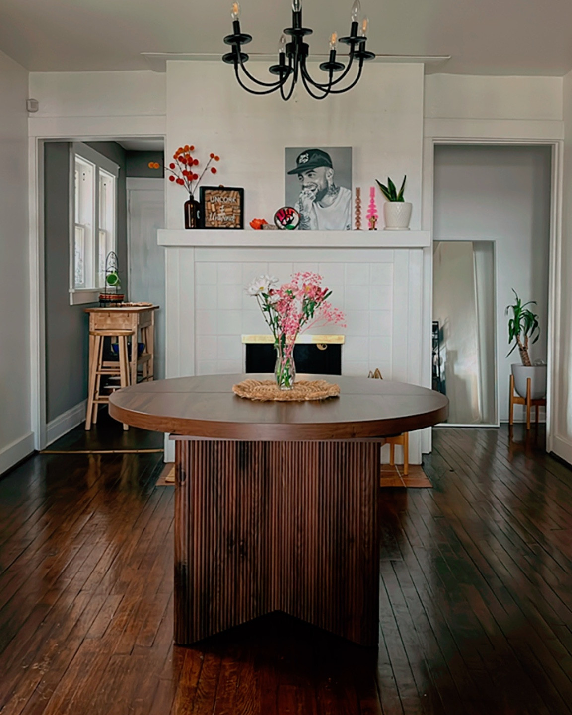 Obsessed with my new fluted dining table #diningroomdecor #diningroominspo #interiordesign #homedecor #BHGstyle #BetterHomesandGardens #expandablediningtable #walnutfurniture #tablescaping

#LTKHome