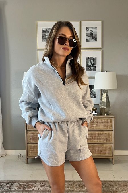 Size small

Sweat set, matching set, sweatshirt, sweat shorts, amazon, amazon finds, comfy outfit 

#LTKunder50 #LTKstyletip