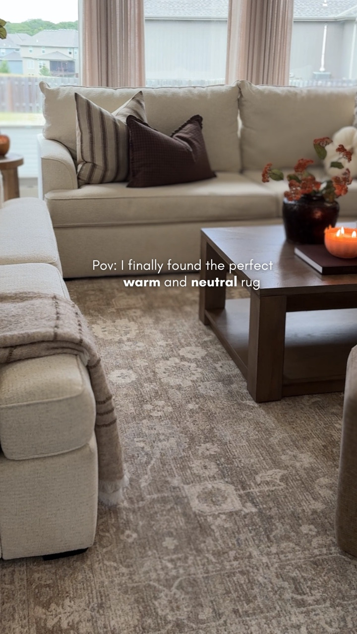 After a few tries and fails I finally hit the perfect warm and neutral rug to ground and pull together my main living room! I like a good light and airy space but I was craving for a soft-moody and earthy grounded space. This is the Louisa Collection rug by @loloirugs in Taupe/Ivory. .
.
.
.
.
.#homedecor #loloirugs #homestyle #homestyling #homedesign #homestyle #interiordesign #falldecor