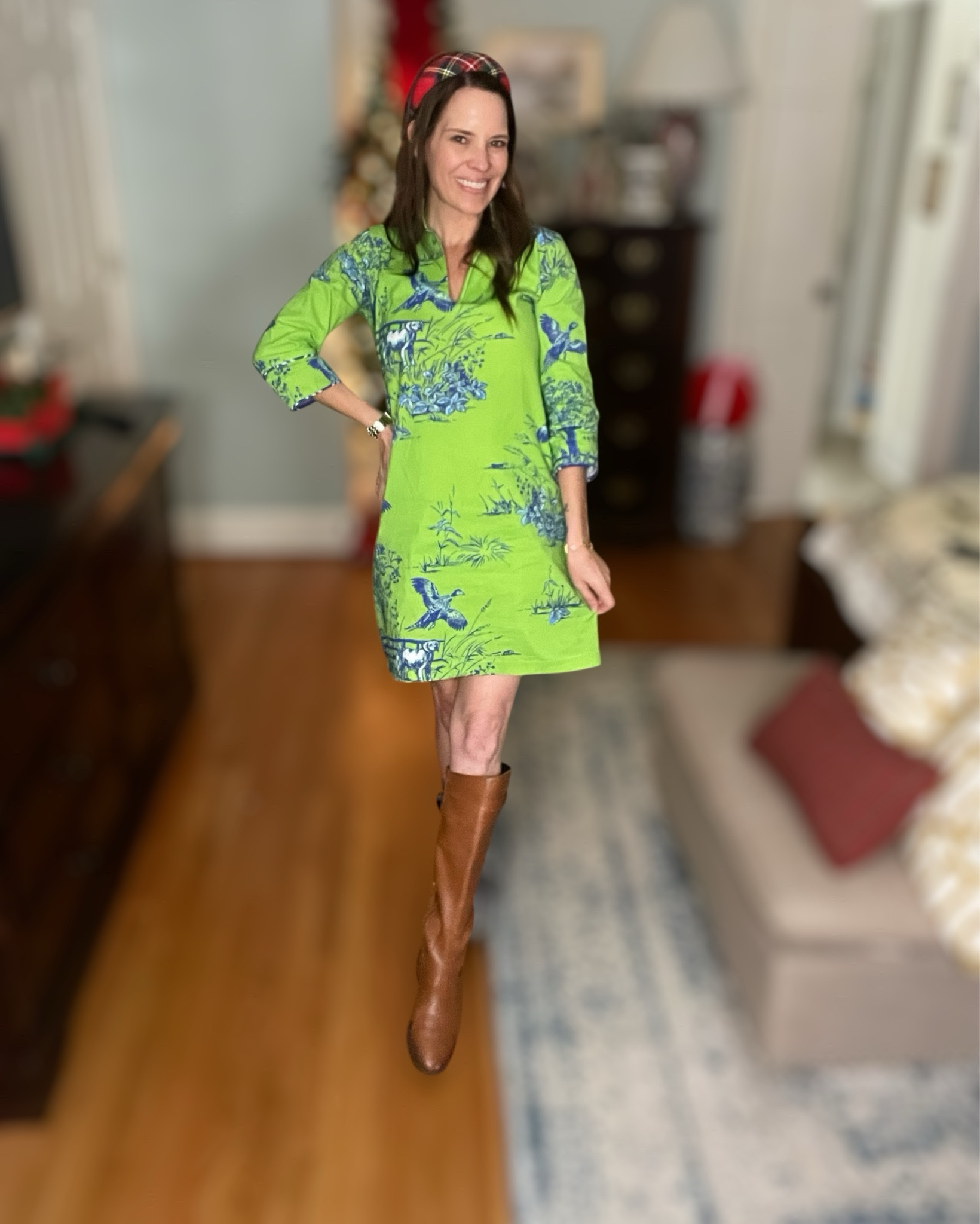 💚 Holiday Toile Tunic Dress Outfit – Preppy Christmas Plaid Accents 🎄✨

This green & blue Field & Feather toile tunic dress is such a show-stopping holiday look 💚💙✨ The print is classic, preppy, and so flattering — and I styled it with rich brown leather riding boots for that elevated, timeless finish. To make it festive, I added a red tartan padded headband, my holiday bow hoop earrings, and my pearl link watch for a chic little sparkle moment. This outfit is comfortable, polished, and perfect for December events when you want something holiday-ready but not over the top. 🎄❤️

Perfect for:
🎁 Christmas brunch
🎄 Holiday gatherings
☕ December errands or lunch dates
✨ Festive church services
📸 Holiday family photos

⸻



holiday toile dress outfit, green tunic dress, Field & Feather dress look, classic preppy holiday outfit, Christmas tartan headband, brown riding boots outfit, Sam Edelman boots, festive winter look, plaid headband Christmas style, bow hoop earrings holiday accessories, timeless winter fashion, December outfit ideas, elevated holiday style, preppy Christmas outfit inspiration, chic winter dress look, green and blue toile print dress, holiday family photo outfit ideas 💚🎄✨

#LTKOver40 #LTKHoliday #LTKFindsUnder50