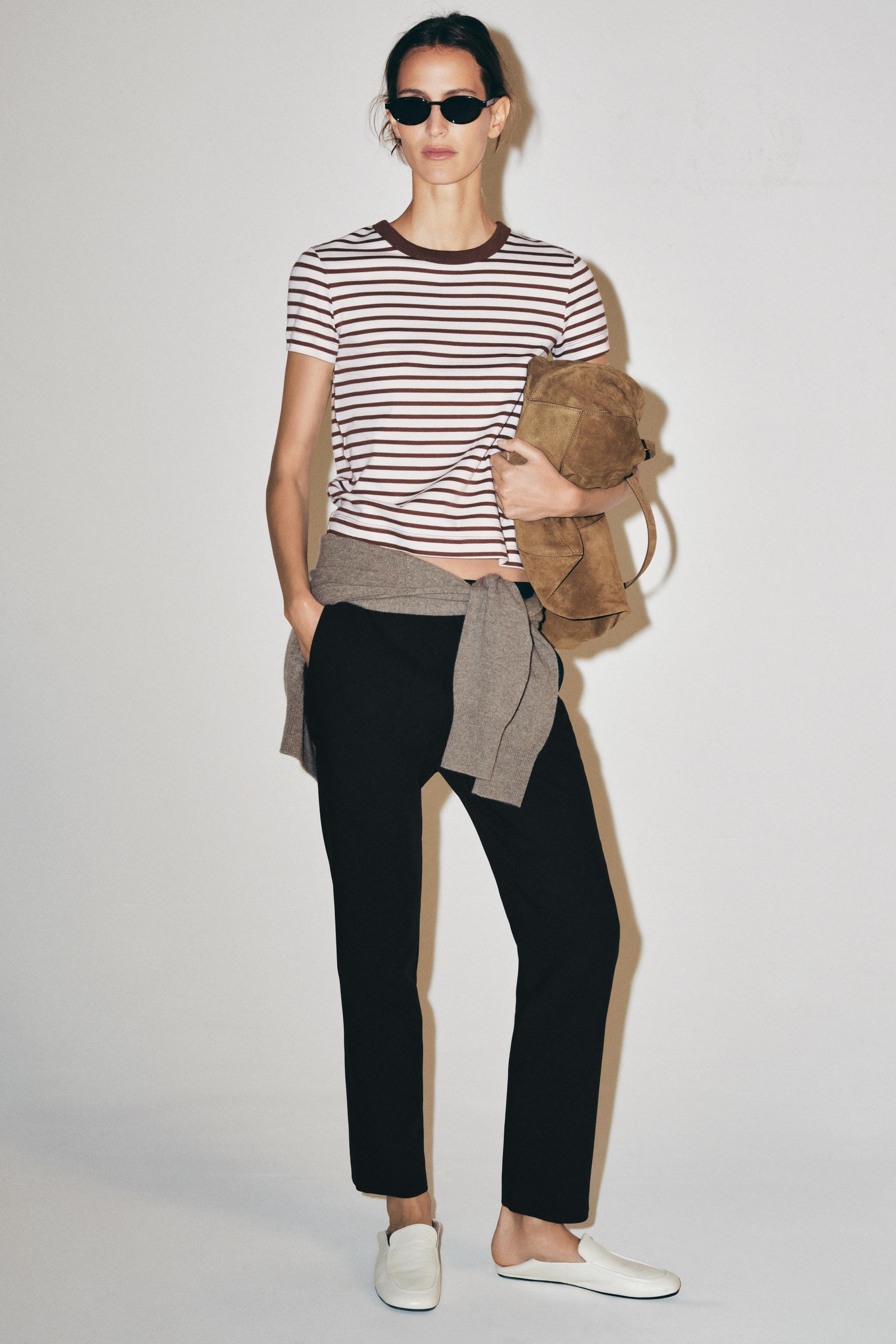 REGULAR FIT - ROUND NECK - REGULAR LENGTH - SHORT SLEEVET-shirt crafted from stretchy, flexible k... | Zara FR
