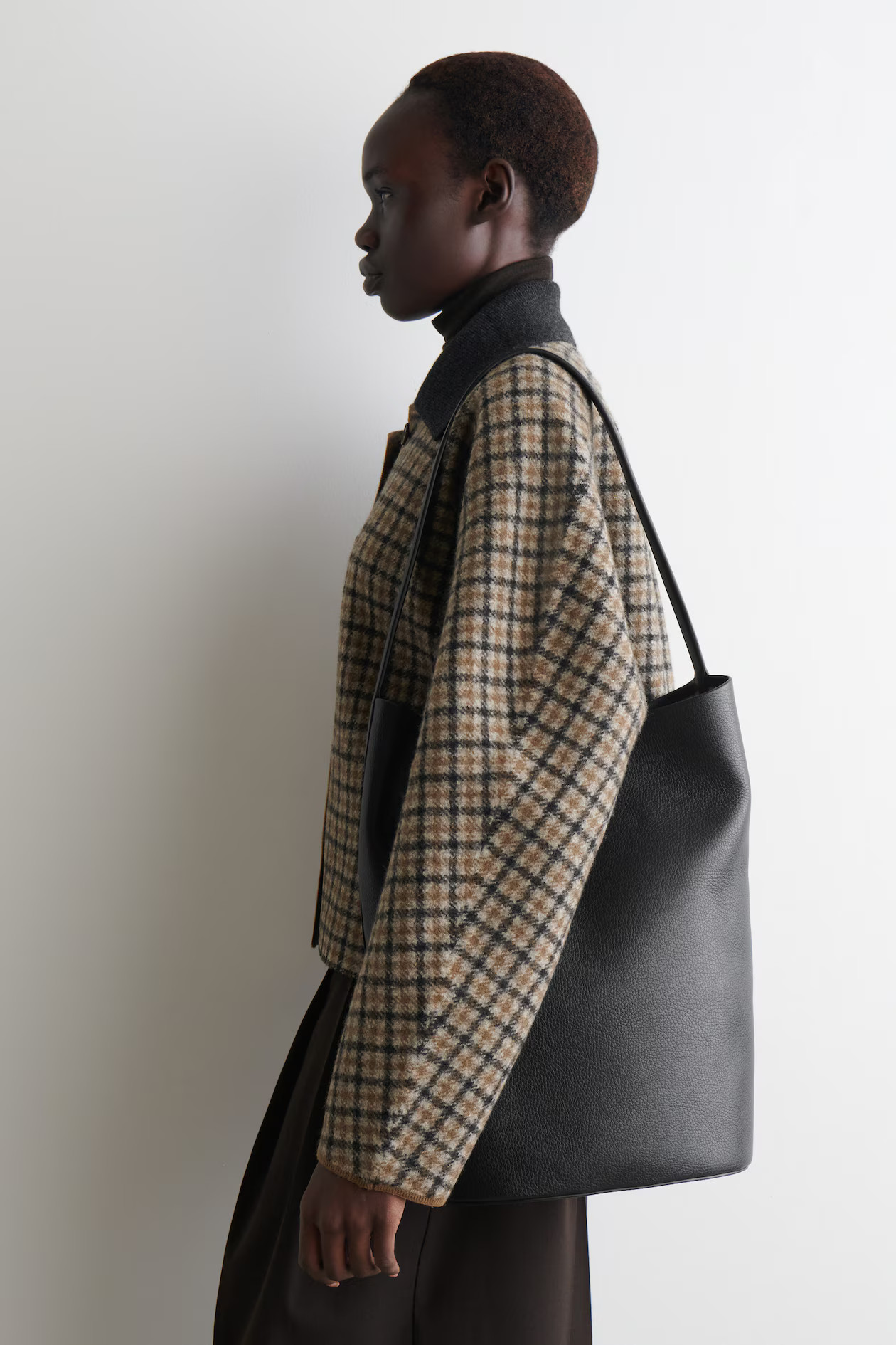 PARADIGM TOTE BAG - LEATHER - BLACK | COS GB | COS UK