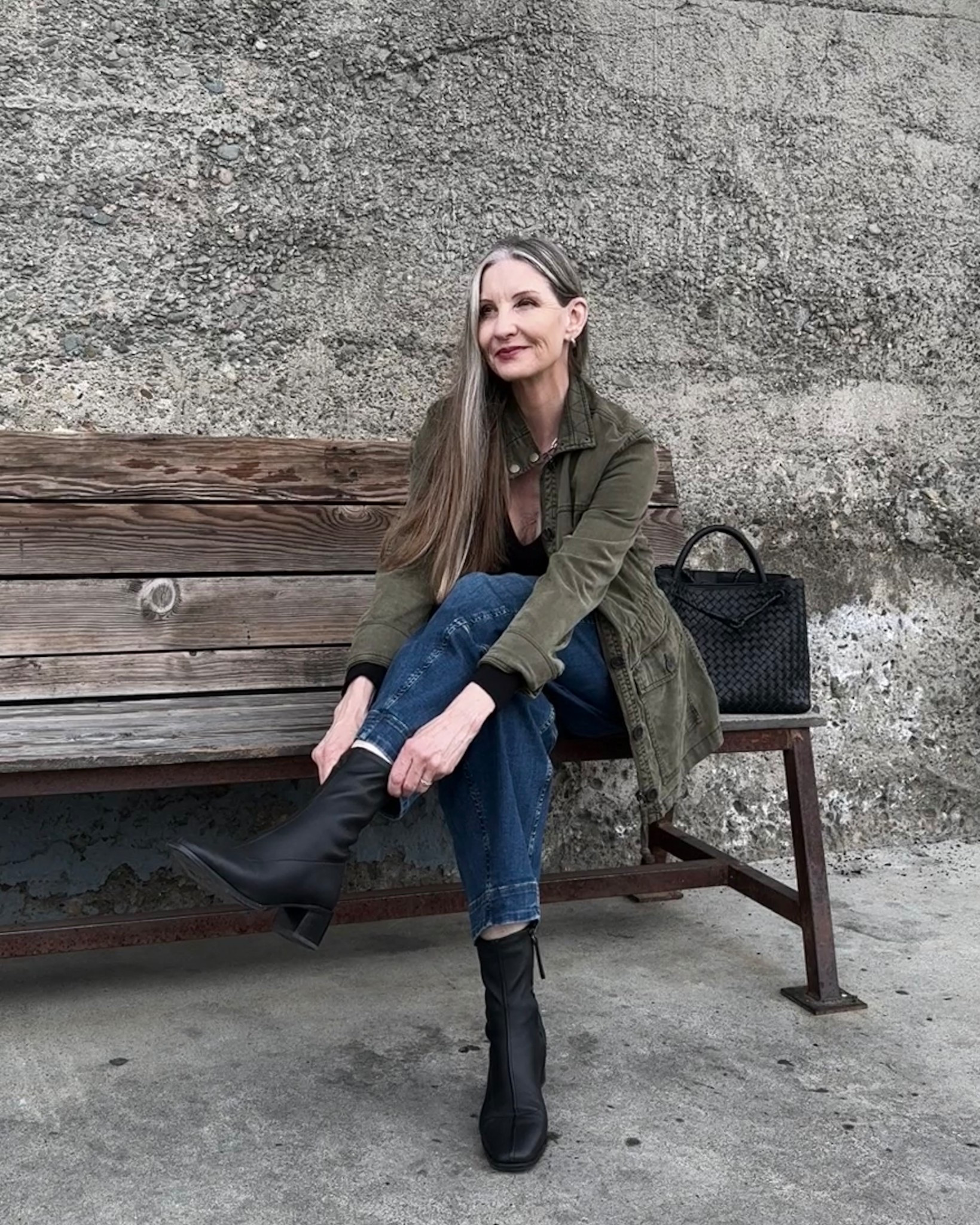 Modern minimalist style.  Super comfortable stretch leather boots. Flattering barrel jeans. #capsulewardrobe #versatilepieces #barreljeans #utilityjacket #comfortableboots #leathersatchel
#stretchboots
#LTKootd #LTKOver40 #LTKMidsize