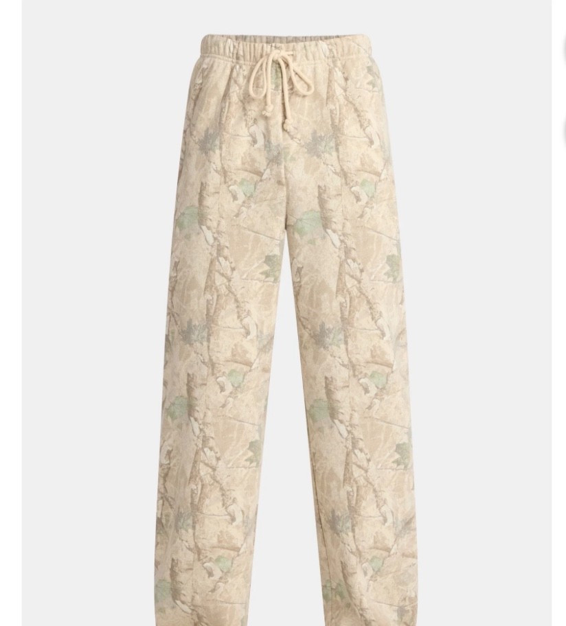 On sale for $14.99!!!! no boundary sweatpants camouflage print are so good

#LTKootd #LTKFindsUnder50 #LTKMidsize