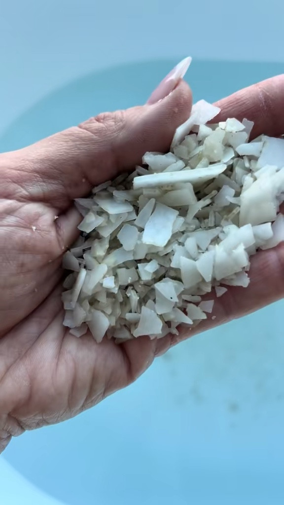 The absolute best bath soak you’ll ever use


#LTKmomlife #LTKOver40 #LTKselfcare