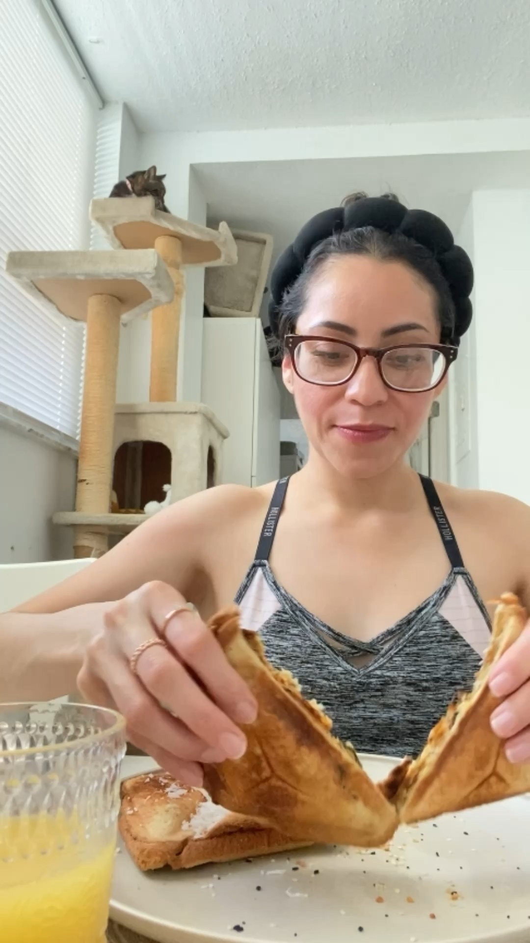 Make a healthy brunch with me to start the new year 🤍 sweet + savory sandwiches, pineapple juice & hair supplements