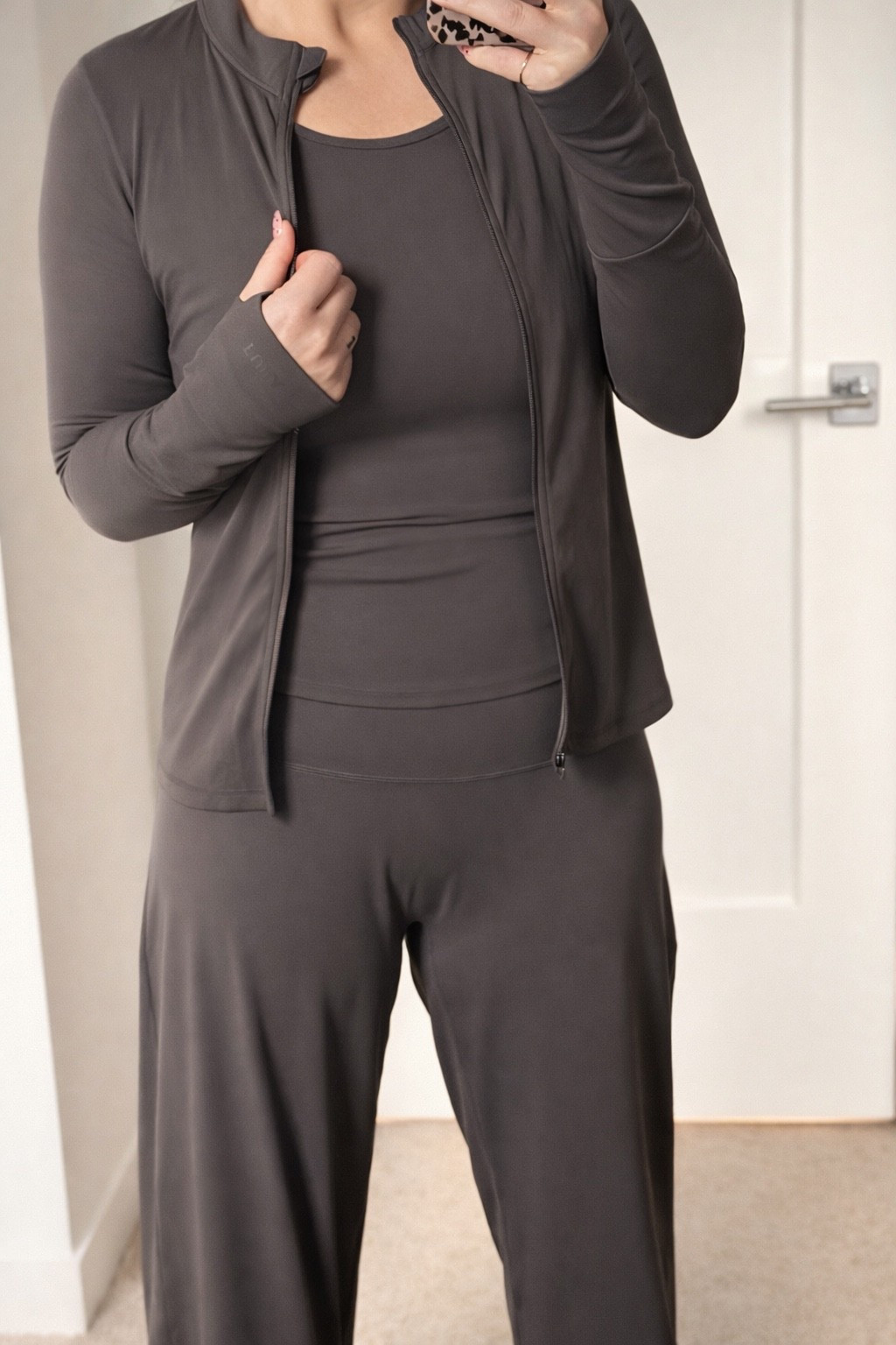 My current activewear set I keep reaching for 🤍
This P’tula set is so flattering, holds everything in without feeling tight, and actually stays comfortable all day — workouts, errands, mom life. Linked on LTK ✨

#LTKgrwm #LTKdayinmylife #LTKfitnessgoals