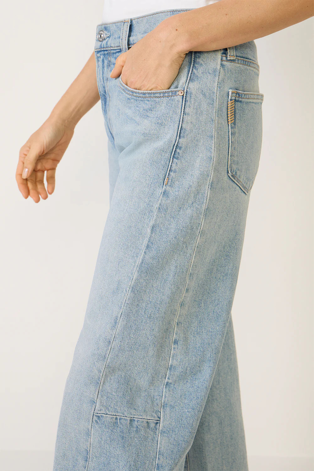Arellia Skimmer W Outseam Panels Barrel Jean | Evereve