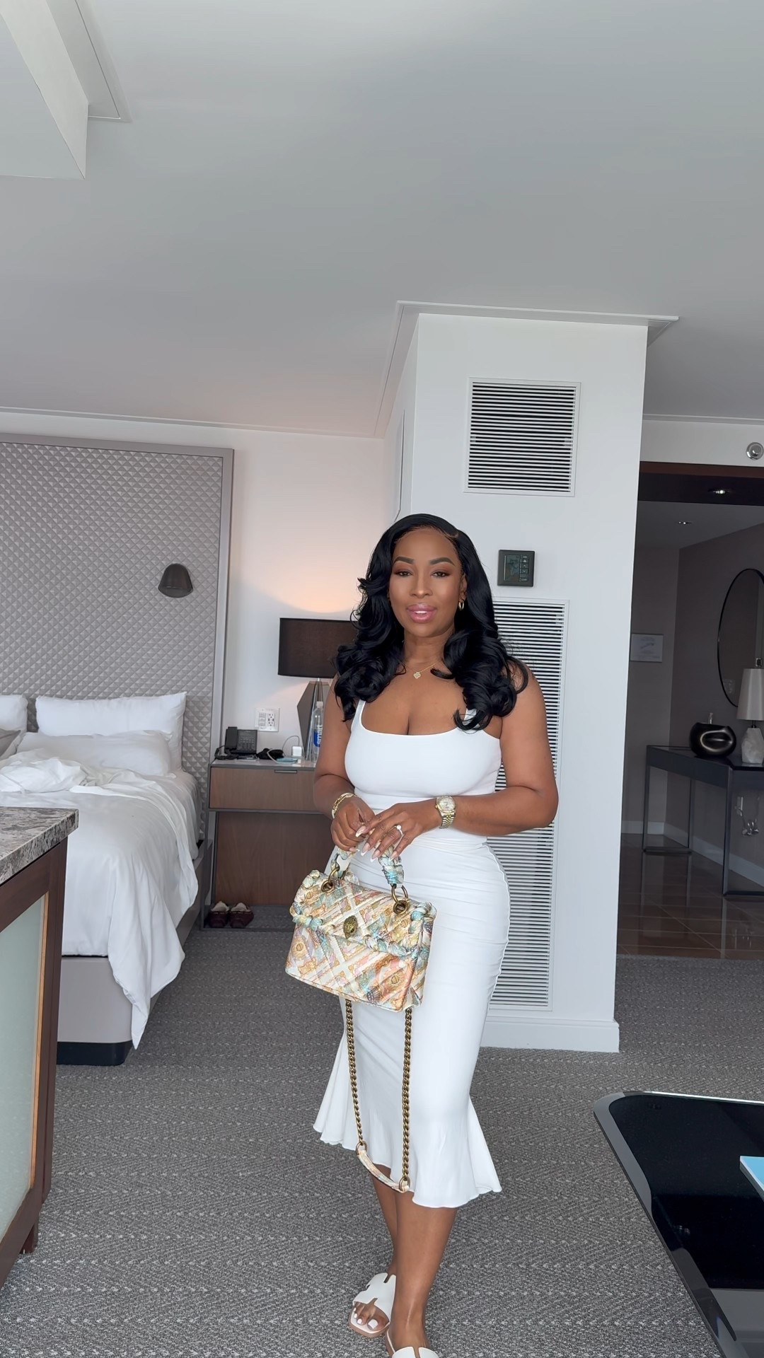 Anyone who knows me knows I love a good two-piece set! This set is so breathable for the warm weather and fits me like a glove!! I got so many compliments! Unfortunately my Kurt Keiger bag is no longer available but I did link a similar one that’s on sale right now for 40% off! Run, don’t walk ladies ✨