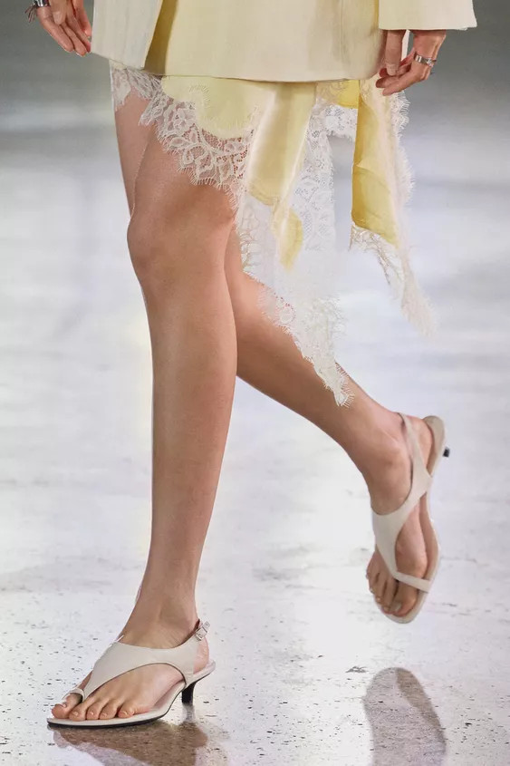 LEATHER KITTEN HEELED SANDALS | Zara US