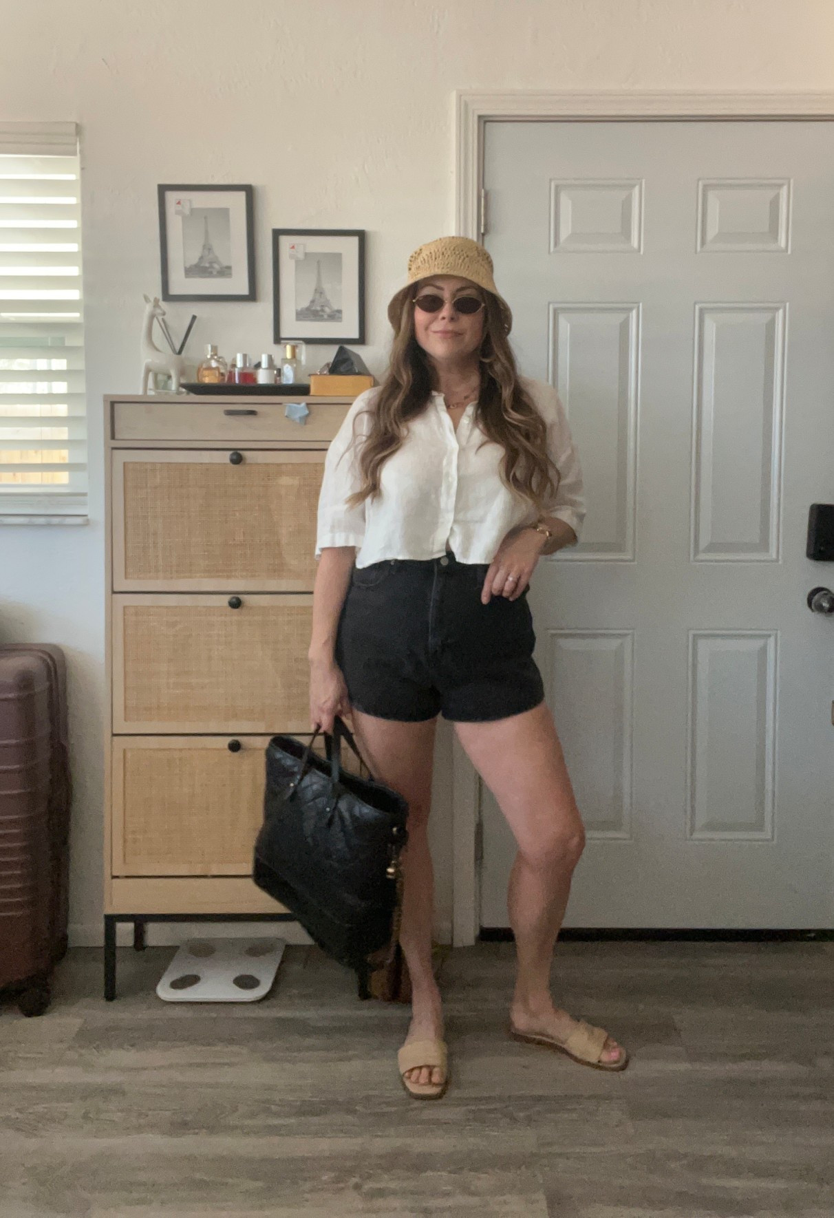 Loving these Levi’s mom shorts!
Casual Spring outfit 
Mom outfit
Mom shorts 
Linen button up shirt
Bucket hat

#LTKmomlife #LTKootd #LTKSpringSale
