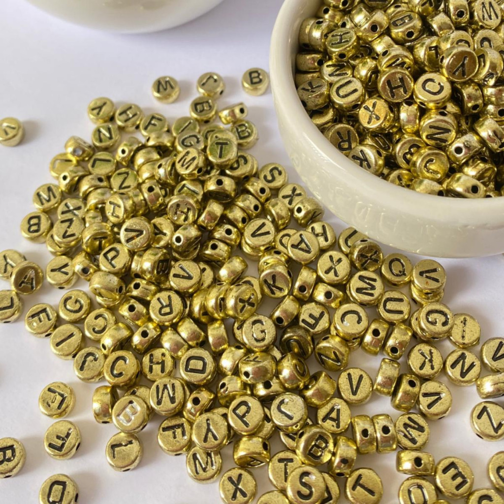 Miçangas Redonda Letras Douradas P/ Acessórios, Aprox 500 Peças | Shopee (BR)