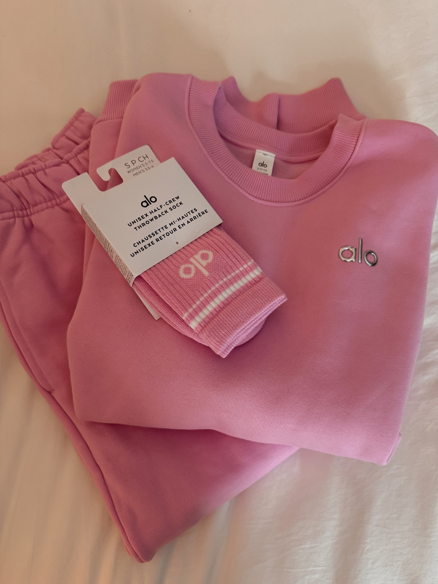 Snow day fit check ❄️💗
XS sweatshirt / XS pants - I do get a Small in the top only because that was all they had in store but I prefer the XS 

#LTKPetite #LTKValentine #LTKootd