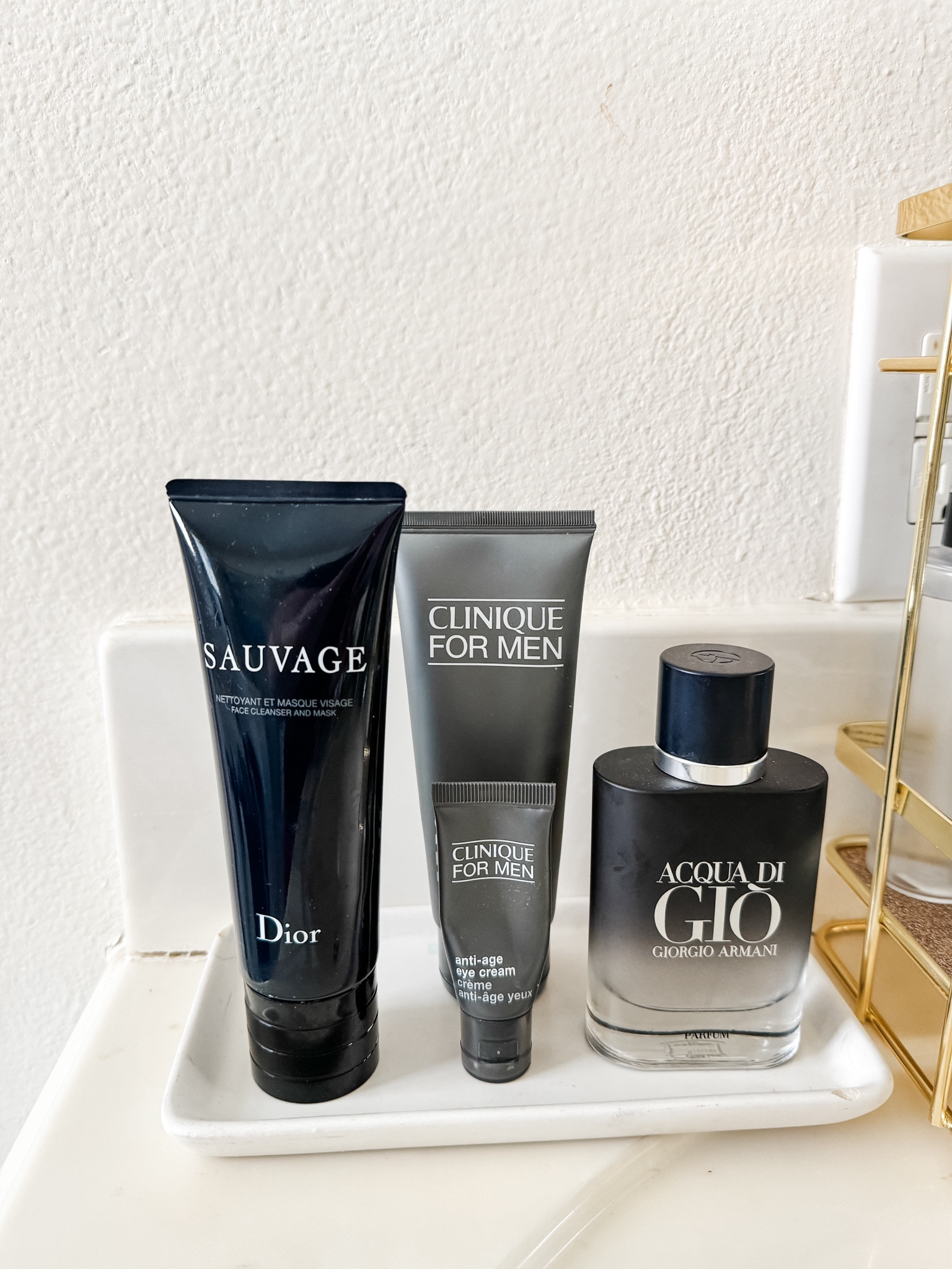 Gift ideas for him | gift ideas for husband | gift ideas for dad | gift guide 

#LTKGiftGuide #LTKbeauty #LTKHoliday