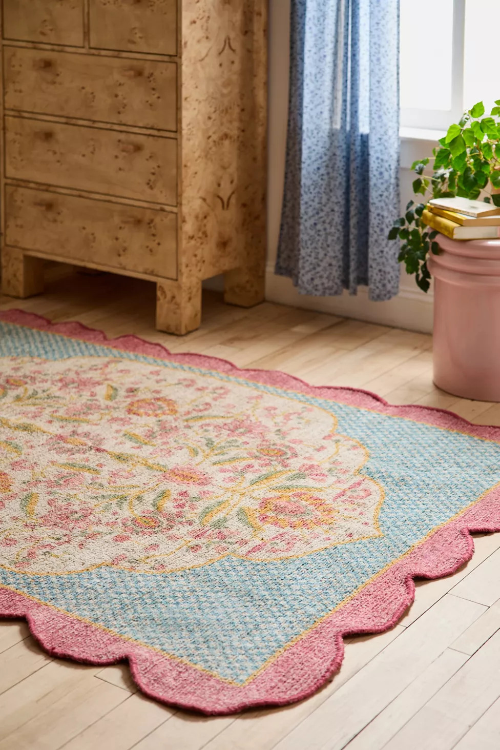 In Bloom Floral Scallop Printed Rug | Urban Outfitters (US and RoW)