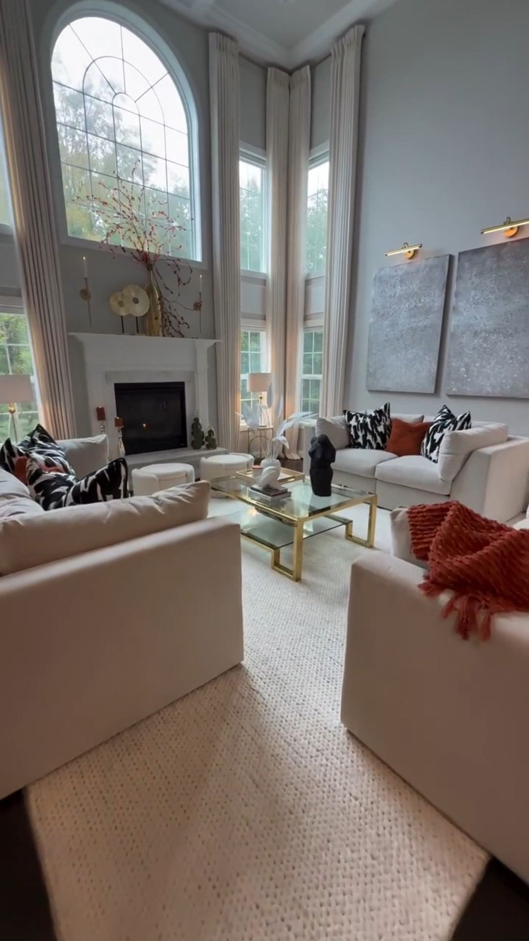 Happy Sunday friends 🥰!

Follow➡️ @dollhouse_interiors  for more home decor inspirations💕

🌟Click the link in my bio to shop!

#homedecor #decorideas #beautifulhomes #homedecorideas #glamhome #fallhomedecor #transitionalstyle #transitionaldesign

#LTKHome #LTKSeasonal #LTKFallSale