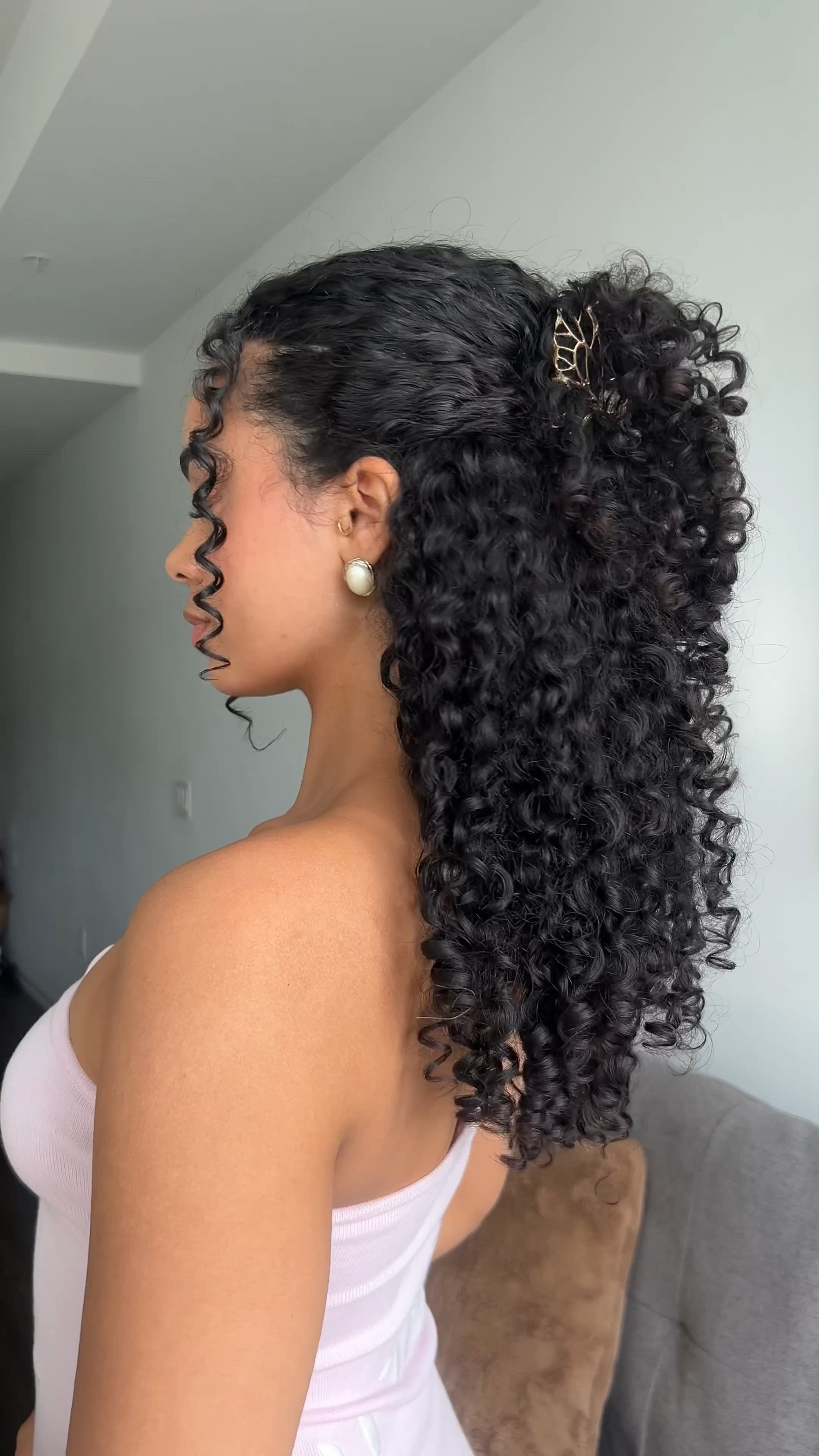 Curly hairstyle 