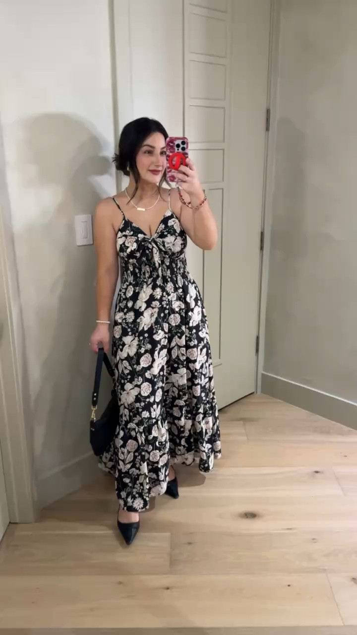 Floral maxi dress! 
Size small in color black beige floral 

5'0" 140lbs
Petite friendly!

Shower dress, wedding guest dress, beach wedding guest dress 


#LTKWedding #LTKPetite #LTKTravel