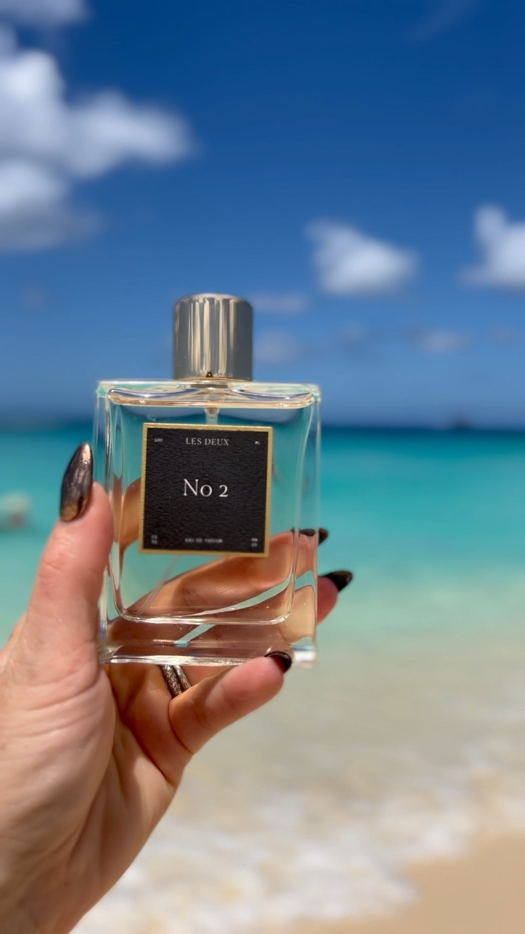 I always associate smells with memories, so needless to say this perfume by #LesDeuxFragrances will always remind me of fall break 2024 @lesdeuxfragrances #ad

#LTKVideo #LTKTravel #LTKBeauty