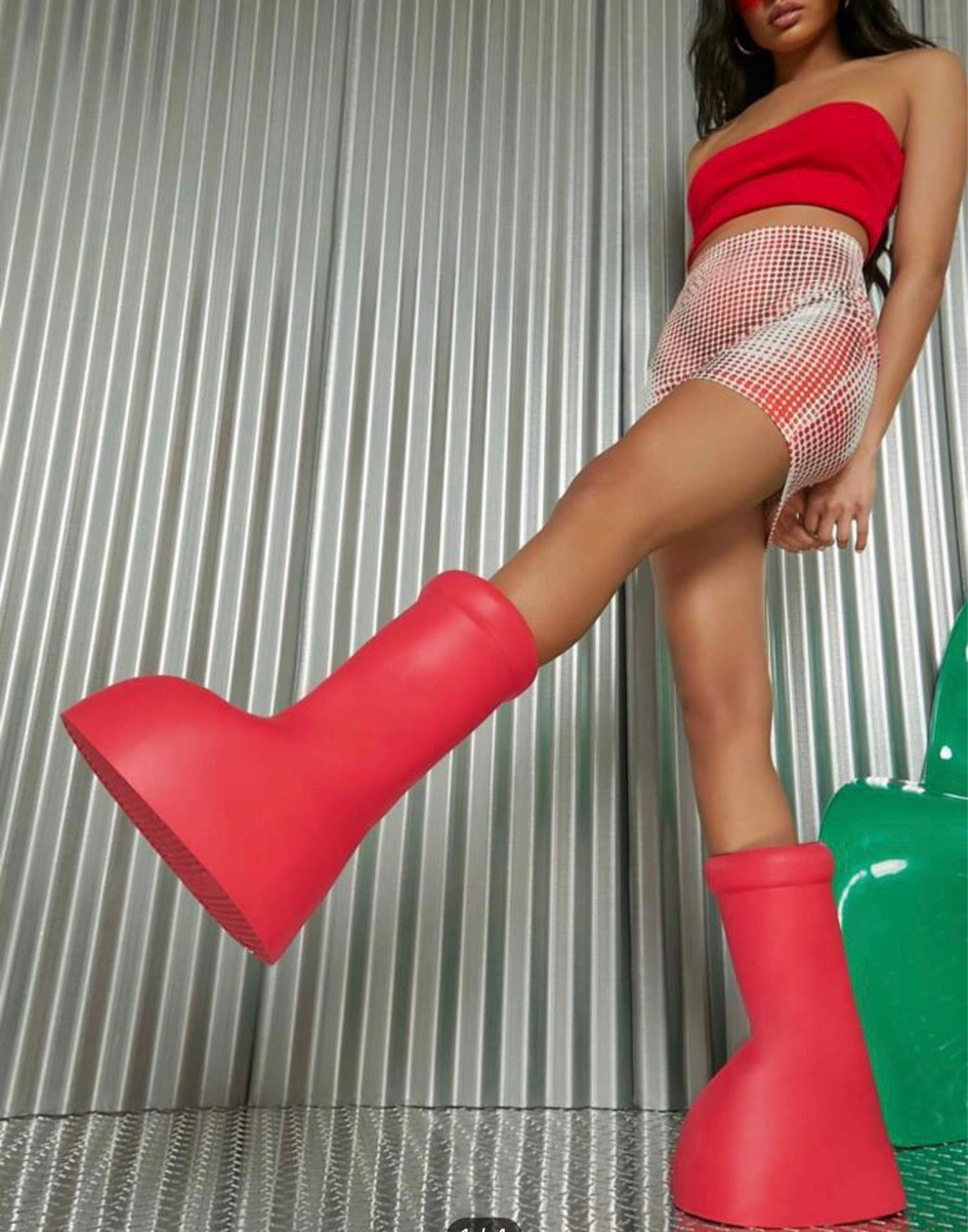The infamous red boots 🥵

#LTKFind #LTKstyletip #LTKshoecrush
