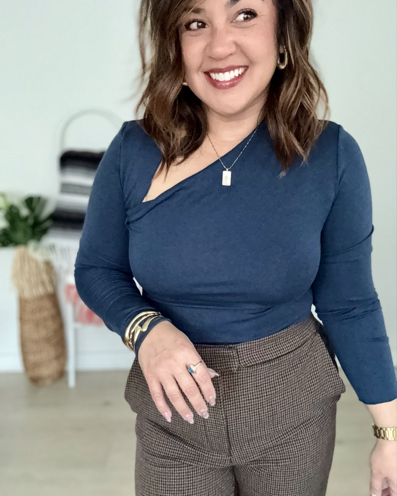 Asymmetrical top for the office look of the day is always a win

Top: Amazon Sz M
Pants: HM Sz 8
Boots: Vince Camuto 

#LTKOver40 #LTKPetite #LTKMidsize