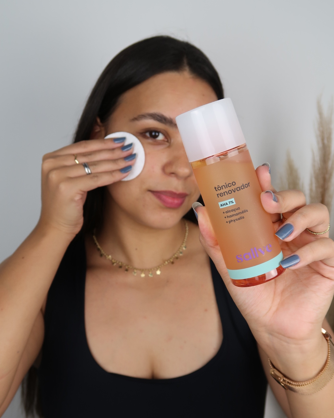 Tônico renovador @sallve

🔸renova diariamente a pele, esfoliando sem ressecar
🔸uniformiza textura e tom, suavizando cicatrizes de acne, linhas finas e manchas
🔸hidrata controlando a oleosidade
reduz cravos e acne
🔸deixa a pele luminosa e com viço

#LTKbrasil #LTKbeauty #LTKstyletip