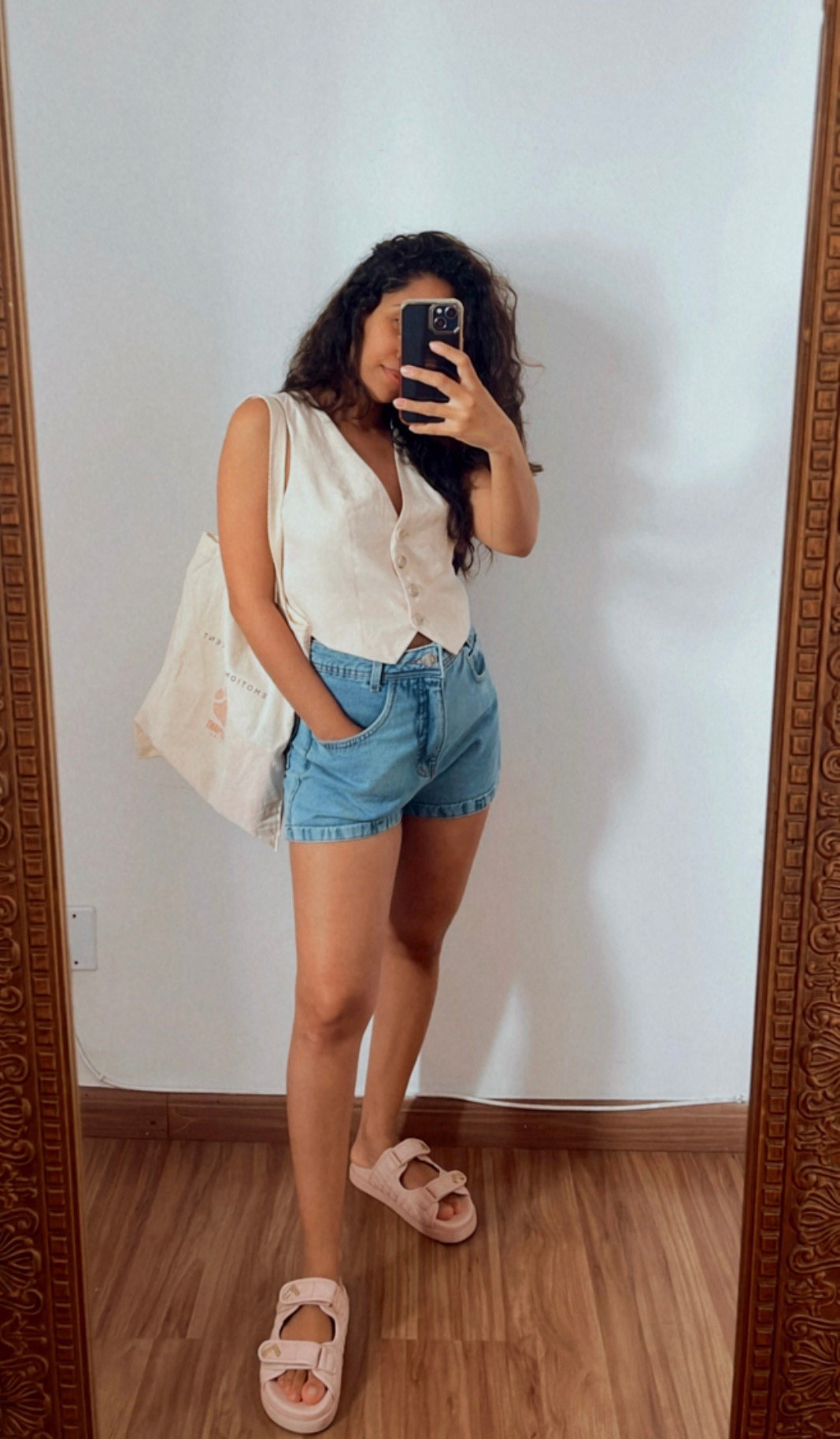 Quando há indecisão no look coloca uma peça  jeans que resolve.
😌 
#DallasComALTK

#LTKbeleza #LTKbrasil #LTKdicadeestilo