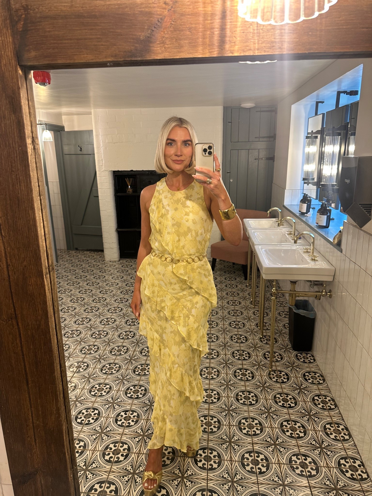 Gold chain belt
Summer accessories 

#LTKspring #LTKstyletip #LTKgiftguide