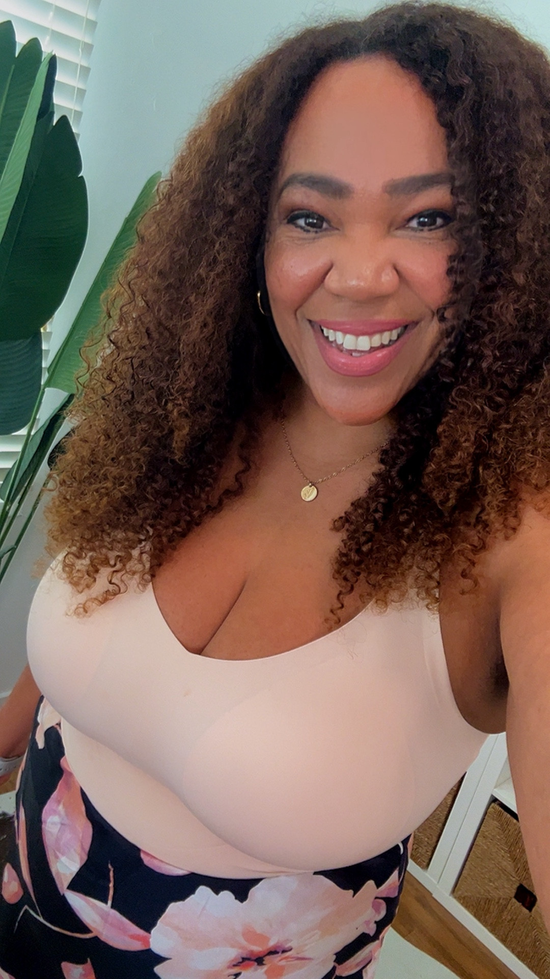 Loving this skirt! Got it in a large. Honeylove cami in an xl.

💥Use my promo code link for 20% off! Honeylove✨#honeylovepartner

 https://checkout.honeylove.com/VRODRIGUEZ 