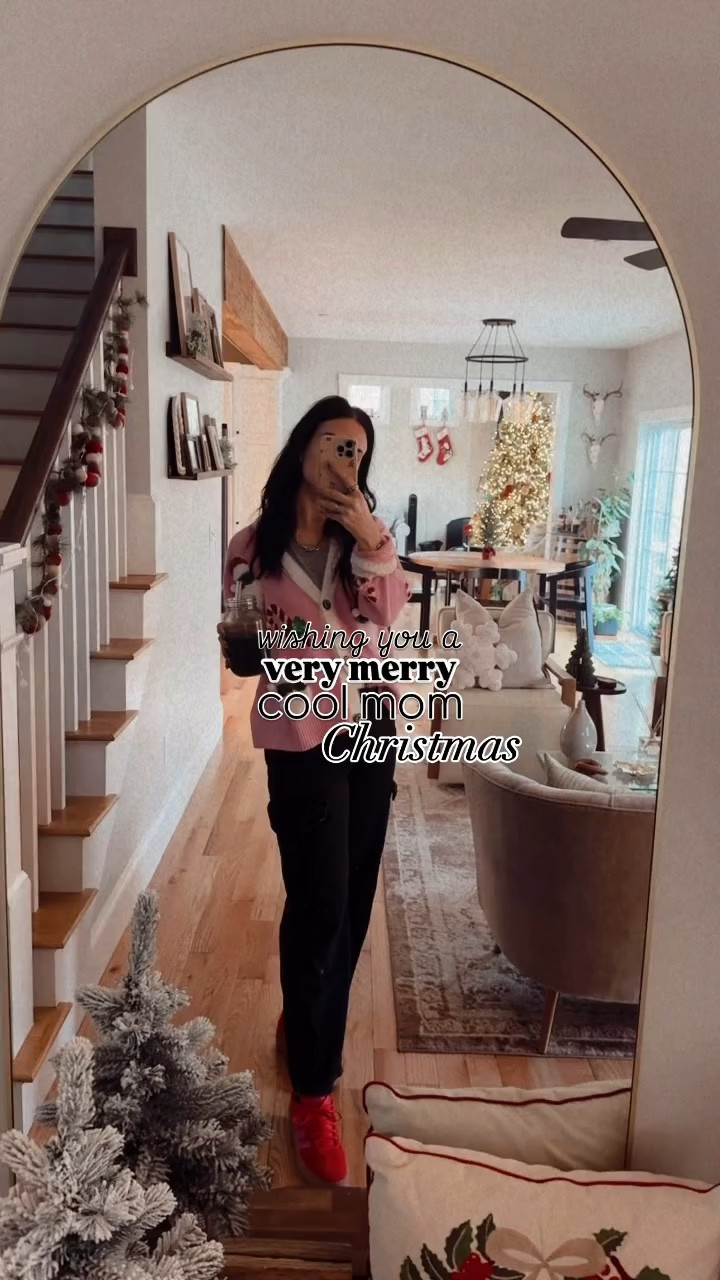 tag a cool mom 😎

the limit does not exist to which i love these red @adidas and my new santa sweater (wore it saturday, wearing today.. and tomorrow) 🎅🏼 

comment COOL MOM for linky links to all the things 🖤

also if you’re not drinking *these* greens this week, you’re missing out. 

#coolmom #christmasootd #momootd #momstyle #targetstyle