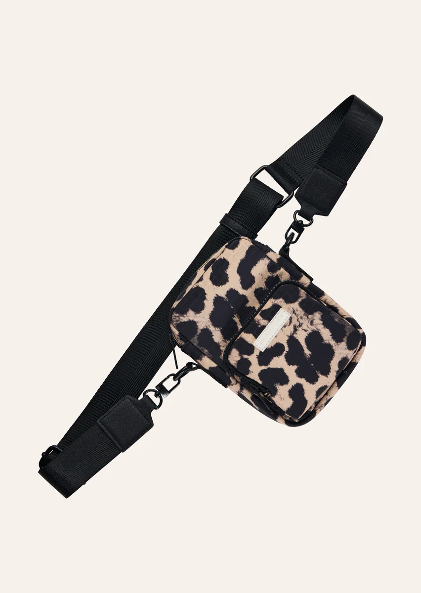 FUNDAMENTAL CROSSBODY BAG IN LEPOARD | P.E Nation US