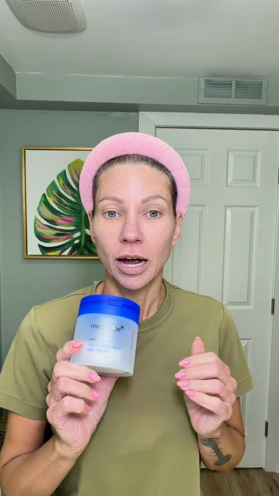 As an oily skinned girlie clogged pores and I are usually besties. 
But not anymore!!! 

Exfoliates and Refines Pores - Perfect for those concerned about enlarged pores, seeking smoother skin, battling greasy skin from excess sebum
Power of Nature - Dive deep with White Willow Bark (Natural BHA), Citric Acid (AHA), and soothing botanical extracts. Nature's finest ingredients come together for optimal skin clarity.
Lavender Calmness - Experience therapeutic relaxation with our pads, merging lavender's soothing essence with deep cleansing benefits.
Transformative Results - Achieve clearer skin with our potent formula: witness a significant reduction in Sebum/Oil by 47.1% and a dramatic decrease in Pore Waste by 87.3%.
HOW TO USE - After cleansing, swipe with the embossed side, follow with the silky side, and finish by lightly patting for absorption.

#LTKBeauty #LTKOver40