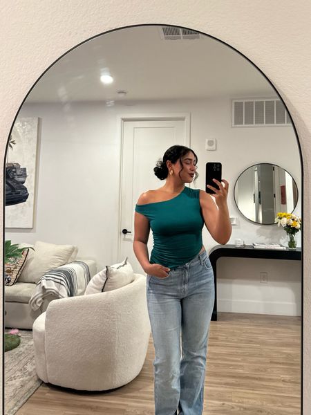 10/10 off the shoulder Amazon top💚 runs TTS & comes in other colors