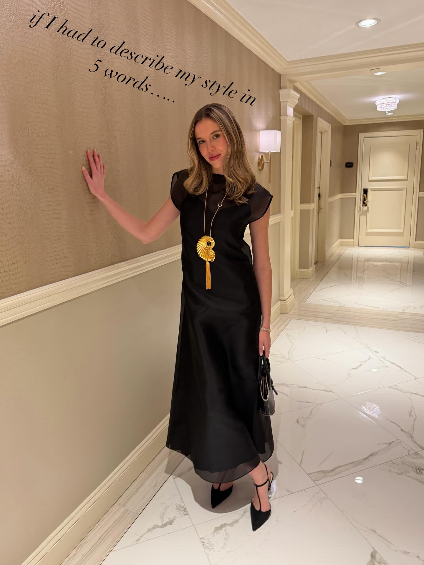 If you live somewhere between minimalist and maximalist, love a statement piece, but swear by a strong foundation of staples — we probably have very similar style📿☕️🕶️🦓🤍

#styleinspo #ootd #classicstyle