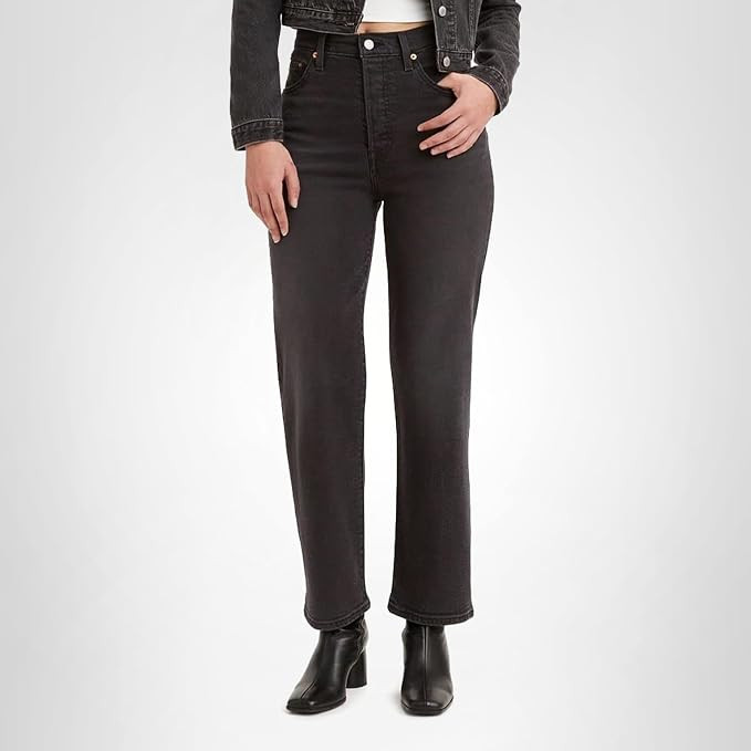 Levi's Women's Ribcage Straight Ankle Jeans | Amazon (US)