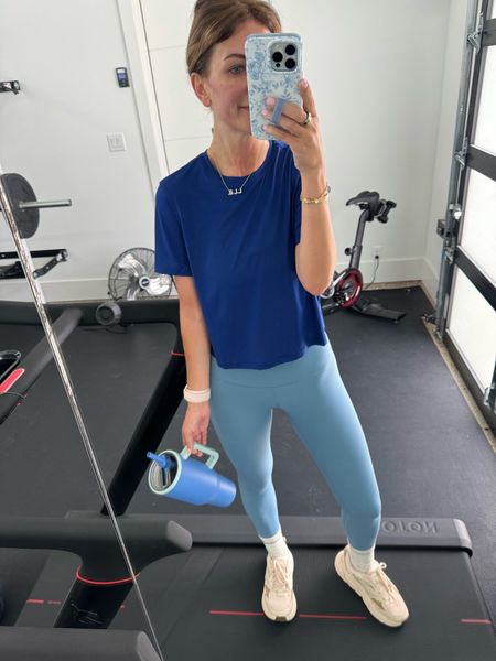 Linking my morning workout outfit!! Loving this blue color for the spring!!

Lululemon, hokas, workout outfit, pilates outfit, hydro jug 

#LTKstyletip #LTKfitness #LTKSeasonal