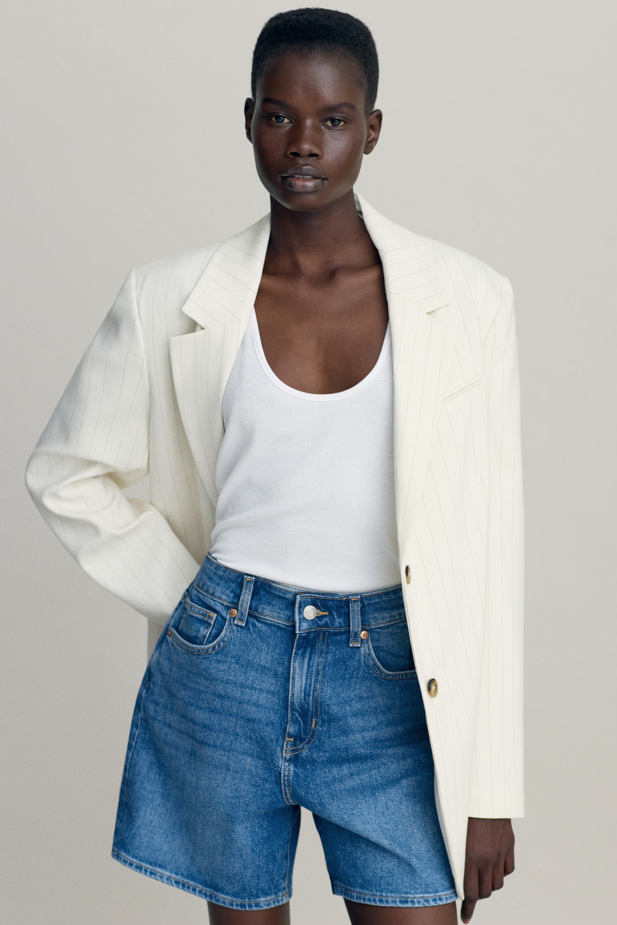 High-waisted denim shorts | H&M (UK, MY, IN, SG, PH, TW, HK)