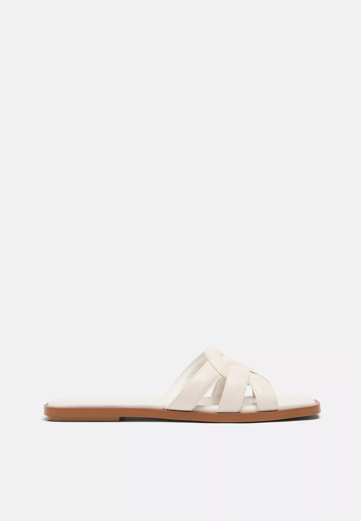 Flache Sandalen in Lederoptik - Sandalen f\u00fcr Damen | Stradivarius Deutschland | Stradivarius DE