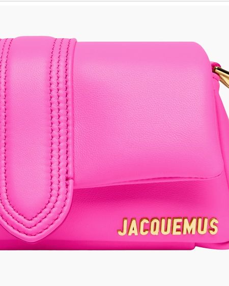 Jacquemus

Le Petit Bambimou Shoulder Bag

From the Le Chouchou Collection. Jacquemus' Le Petit Bambimou bag is crafted of leather and highlights a classic flap top with a signature logo accent. It includes short and long shoulder straps

#LTKParties #LTKItBag #LTKStyleTip