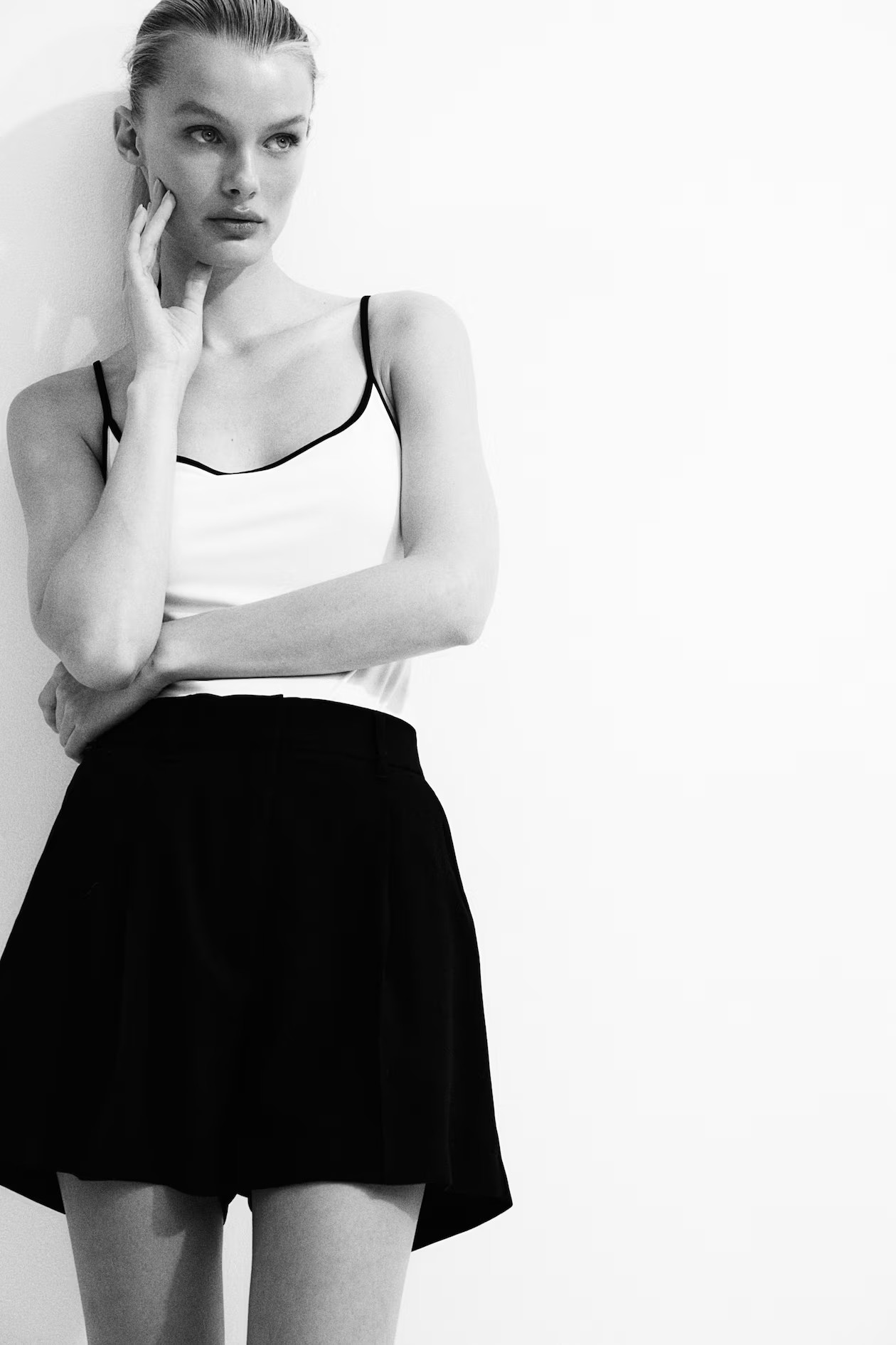 Tailored shorts - High waist - Short - Black - Ladies | H&M GB | H&M (UK, MY, IN, SG, PH, TW, HK)