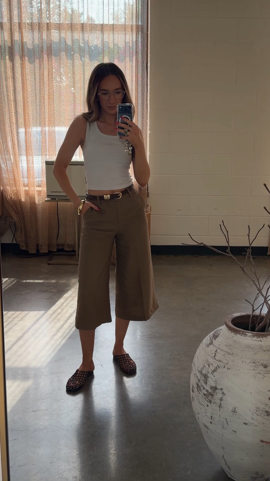 Another favorite outfit of mine as a hairstylist - the pants are so affordable, light weight and perfect for the transition to fall! Not to mention my favorite shoes that are so comfortable if you’re on your feet all day!