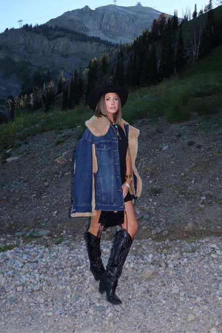 free people denim sherpa coat (xs, oversized) abercrombie bodysuit (tts, xs) nordstrom mini skirt (tts, xs) steve madden western boots (tts)


#LTKSeasonal #LTKshoecrush